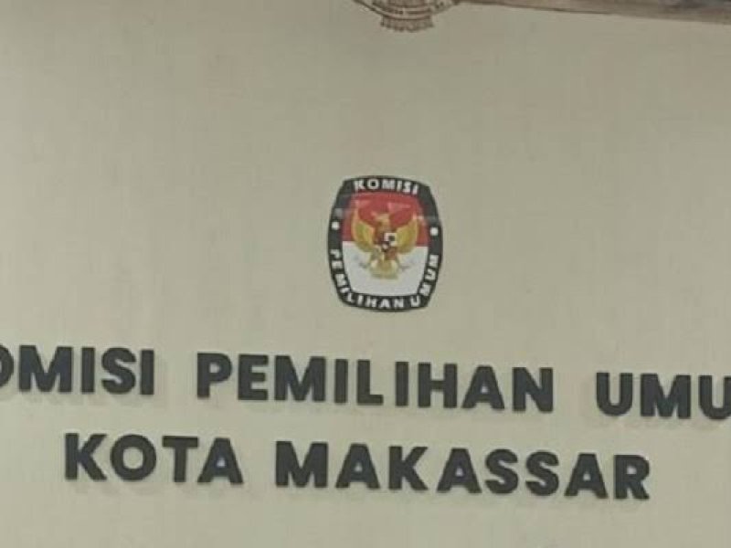 KPU Makassar Bakar 207.372 Lembar Surat Suara Tak Layak