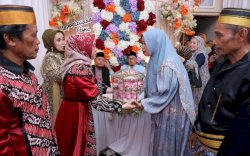 Seorang Gadis di Bone, Dilamar Sultan Kalimantan dengan Mahar Rp2 M