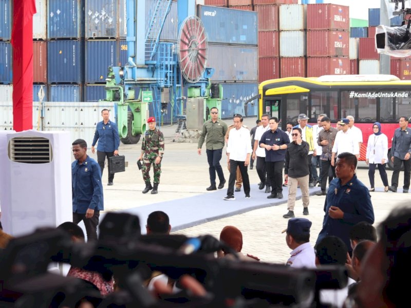 Presiden Jokowi Didampingi 3 Menteri Naik Teman Bus ke Lokasi Peresmian MNP