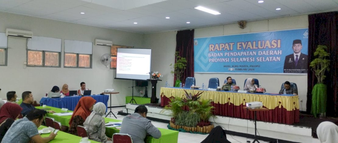 Kepala Bapenda Sulsel Tegaskan Pelayanan Samsat Harus Sesuai SOP Kepala Bapenda Sulsel Tegaskan Pelayanan Samsat Harus Sesuai SOP