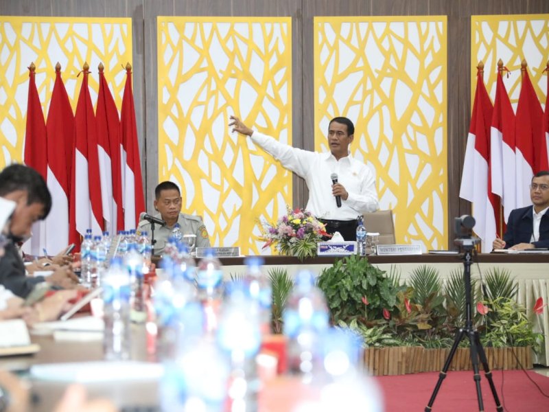 Kabar Baik untuk Petani, Mentan Amran Pastikan Presiden Setujui Diskon Pupuk Subsidi 40 Persen