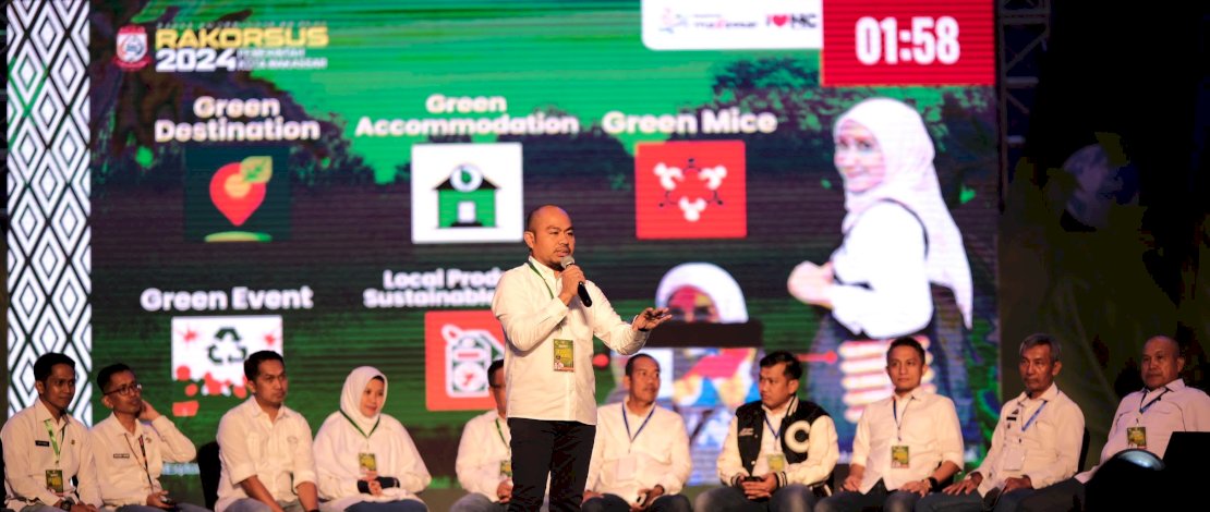 Kadispar Kota Makassar, Muhammad Roem, memaparkan capaian kerja Dinas Pariwisata Kota Makassar sepanjang Tahun 2023, strategi pengembangan parekraf Kota Makassar dengan tiga prinsip yaitu produktif, inklusif dan berkelanjutan. 