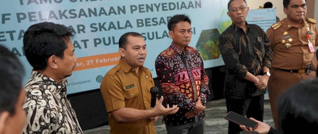 Badan Informasi dan Geospasial (BIG) menggelar acara Sosialisasi Pelaksanaan Penyediaan Peta Dasar Skala Besar Wilayah Darat Pulau Sulawesi di The Rinra Hotel Makassar, Selasa, 27 Februari 2024.