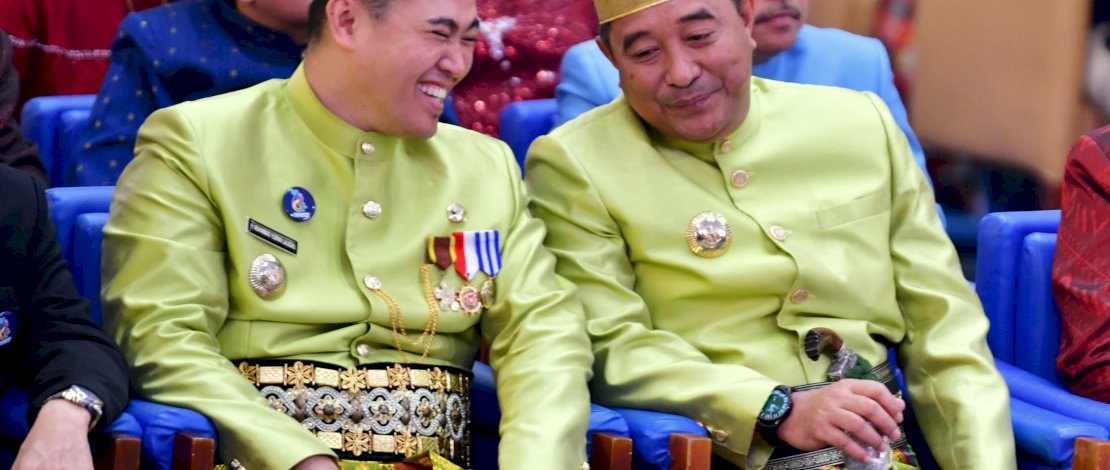 Penjabat Gubernur Sulawesi Selatan, Bahtiar Baharuddin, menyerahkan berbagai bantuan dan meresmikan sejumlah proyek di Puncak Acara Ulang Tahun Ke-64 Kabupaten Pangkep, Rabu, 28 Februari 2024.