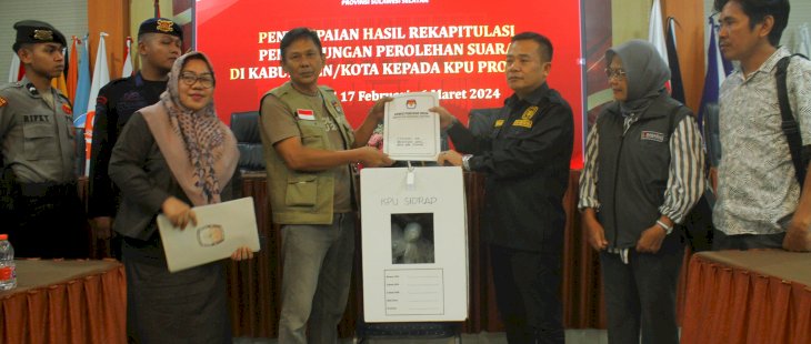 KPU Sidrap Serahkan  Hasil Rekapitulasi Pemilu 2024, Tercepat di Sulsel