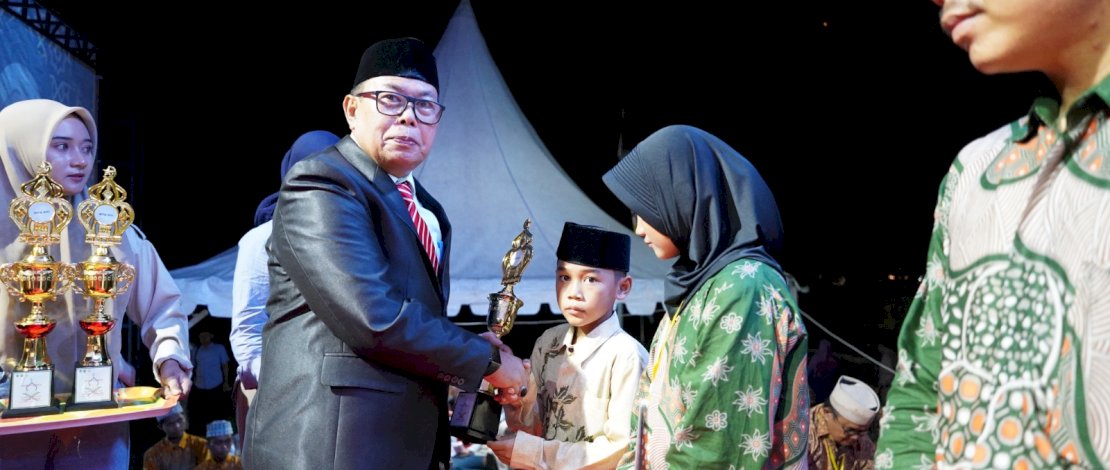 Kecamatan Mappedeceng sukses mencatatkan prestasi terbaik dengan meraih Juara Umum pada penyelenggaraan Musabaqah Tilawatil Qur'an (MTQ) XIII Tingkat Kabupaten Luwu Utara Tahun 2024.