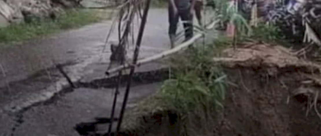 Curah Hujan Tinggi Sebabkan Longsor di Sinjai Curah Hujan Tinggi Sebabkan Longsor di Sinjai