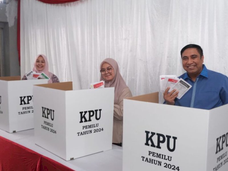 Memilih TPS 12 Turikale, Chaidir Syam Ajak Warga Jangan Golput
