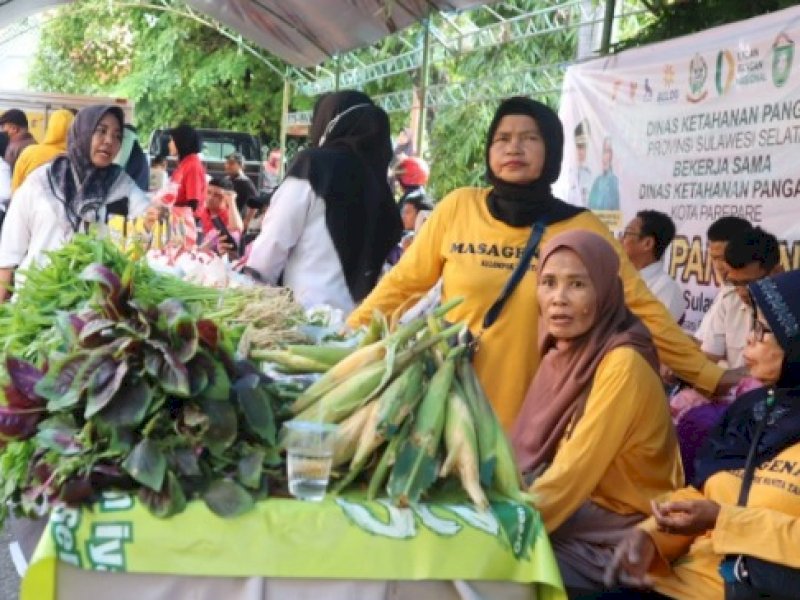 Warga Parepare Antusias Ikuti Gerakan Pangan Murah Serentak