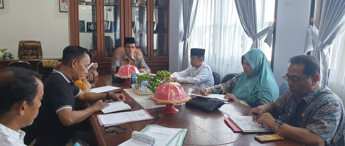 Rapat terbatas penyusunan jadwal Safari Ramadan Terpadu Tingkat Kabupaten Kepulauan Selayar dipimpin Wabup Saiful Arif. Rapat terbatas penyusunan jadwal Safari Ramadan Terpadu Tingkat Kabupaten Kepulauan Selayar dipimpin Wabup Saiful Arif.