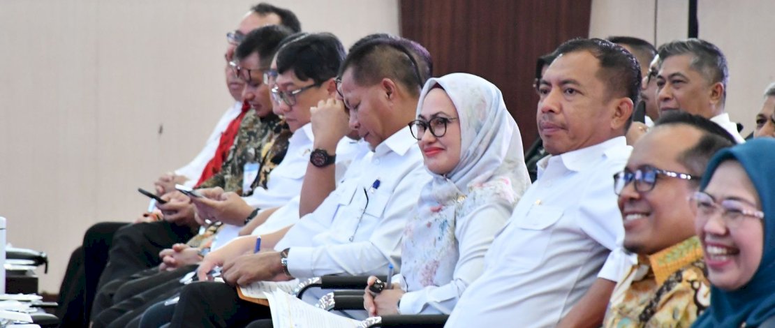 Bupati Luwu Utara, Indah Putri Indriani, menghadiri secara langsung High Level Meeting (HLM) Tim Pengendalian Inflasi Daerah (TPID) serta Tim Percepatan dan Perluasan Digitalisasi Daerah (TP2DD) pada Rabu, 6 Maret 2024, di Ruang Pola Kantor Gubernur Sulsel. Bupati Luwu Utara, Indah Putri Indriani, menghadiri secara langsung High Level Meeting (HLM) Tim Pengendalian Inflasi Daerah (TPID) serta Tim Percepatan dan Perluasan Digitalisasi Daerah (TP2DD) pada Rabu, 6 Maret 2024, di Ruang Pola Kantor Gubernur Sulsel.