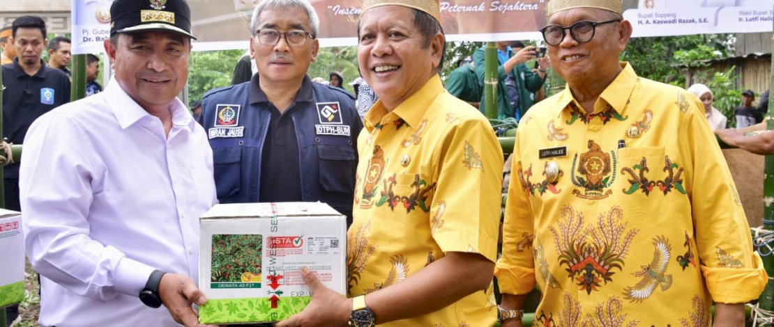 Penjabat Gubernur Sulsel, Bahtiar Baharuddin, mendukung penuh langkah Bupati Soppeng yang mensertifikasi bibit cabai Tampaning menjadi hak paten. Penjabat Gubernur Sulsel, Bahtiar Baharuddin, mendukung penuh langkah Bupati Soppeng yang mensertifikasi bibit cabai Tampaning menjadi hak paten.