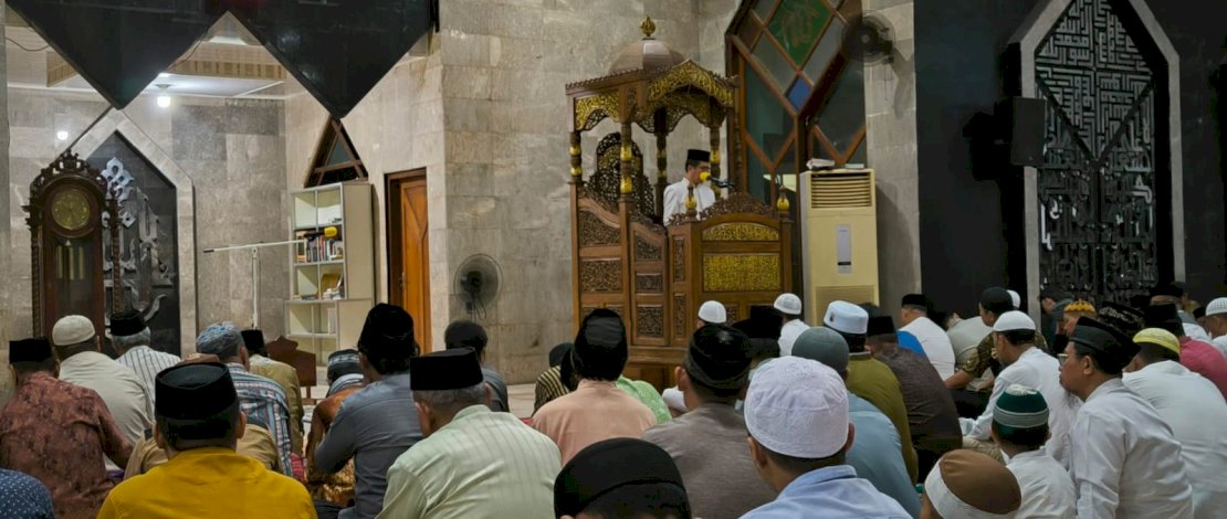 Awal Ramadhan 1445 Hijriah/2024 Masehi pada tarwih pertama, Bupati Kepulauan Selayar menyampaikan pesan - pesan pembangunan dan seruan Ramadan kepada masyarakat. Awal Ramadhan 1445 Hijriah/2024 Masehi pada tarwih pertama, Bupati Kepulauan Selayar menyampaikan pesan - pesan pembangunan dan seruan Ramadan kepada masyarakat.