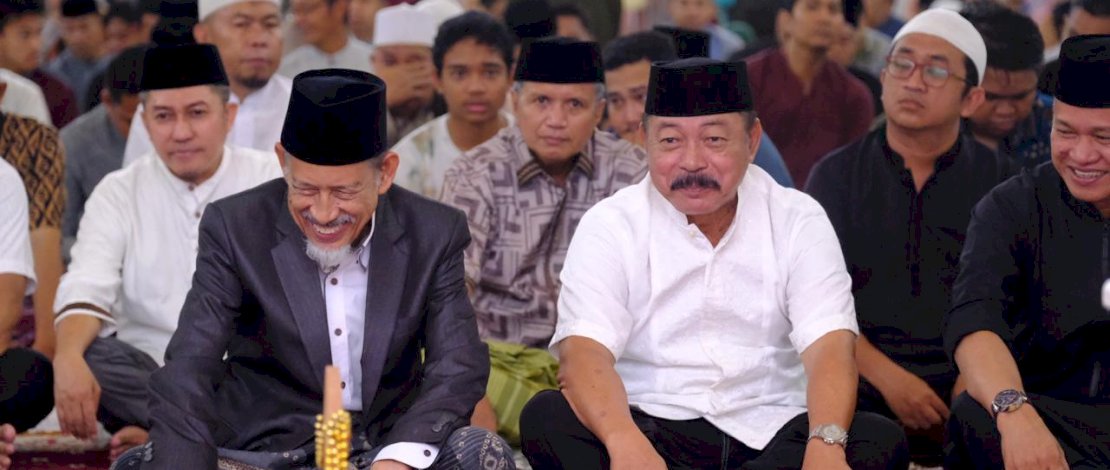 Wakil Bupati Gowa, Abdul Rauf Malaganni, melakukan tarawih pertama bersama ribuan masyarakat di Masjid Agung Syekh Yusuf, Senin malam, 11 Maret 2024. Wakil Bupati Gowa, Abdul Rauf Malaganni, melakukan tarawih pertama bersama ribuan masyarakat di Masjid Agung Syekh Yusuf, Senin malam, 11 Maret 2024.