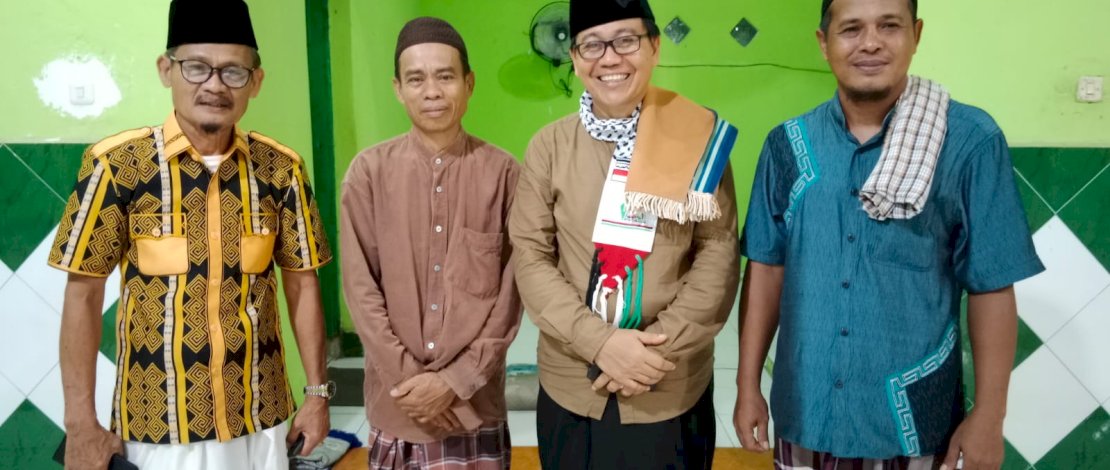 Wakil Bupati Luwu Utara, Suaib Mansur, tarawih malam kedua di Masjid Nurul Hidayah, Desa Pompaniki, Sabbang Selatan. Wakil Bupati Luwu Utara, Suaib Mansur, tarawih malam kedua di Masjid Nurul Hidayah, Desa Pompaniki, Sabbang Selatan.