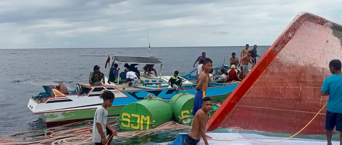 Sambil menunggu kedatangan Tim Basarnas Sulsel, Polsek Taka Bonerate, Forkopimca, Stakeholder dan dibantu masyarakat nelayan Desa Kayuadi, masih tetap melakukan upaya pencarian dan penyelamatan terhadap ABK korban laka laut yang masih belum ditemukan. Sambil menunggu kedatangan Tim Basarnas Sulsel, Polsek Taka Bonerate, Forkopimca, Stakeholder dan dibantu masyarakat nelayan Desa Kayuadi, masih tetap melakukan upaya pencarian dan penyelamatan terhadap ABK korban laka laut yang masih belum ditemukan.