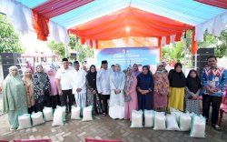 Buka Puasa Bersama Warga Bone, Pj Gubernur Bahtiar Serahkan Bantuan Sosial 