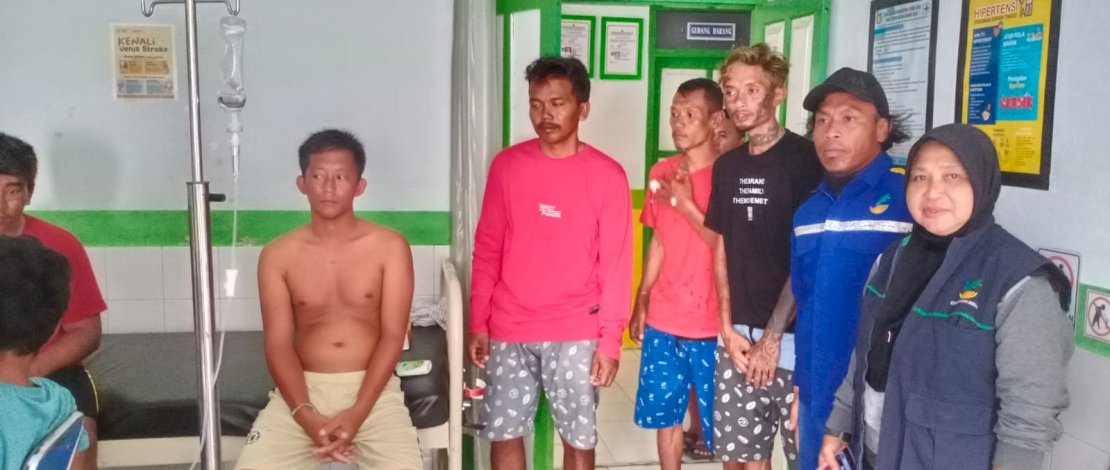 Kondisi ABK KM Dewi Jaya 02 yang berhasil selamat mulai membaik. Pencarian masih terus dilakukan terhadap 21 ABK lainnya. Kondisi ABK KM Dewi Jaya 02 yang berhasil selamat mulai membaik. Pencarian masih terus dilakukan terhadap 21 ABK lainnya.
