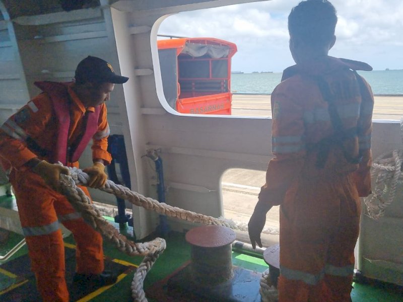 Basarnas Makassar Kerahkan KN Sar Kamajaya 104 Bantu Pencarian ABK Kapal yang Tenggelam di Perairan Selayar