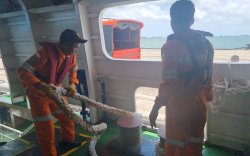 Basarnas Makassar Kerahkan KN Sar Kamajaya 104 Bantu Pencarian ABK Kapal yang Tenggelam di Perairan Selayar