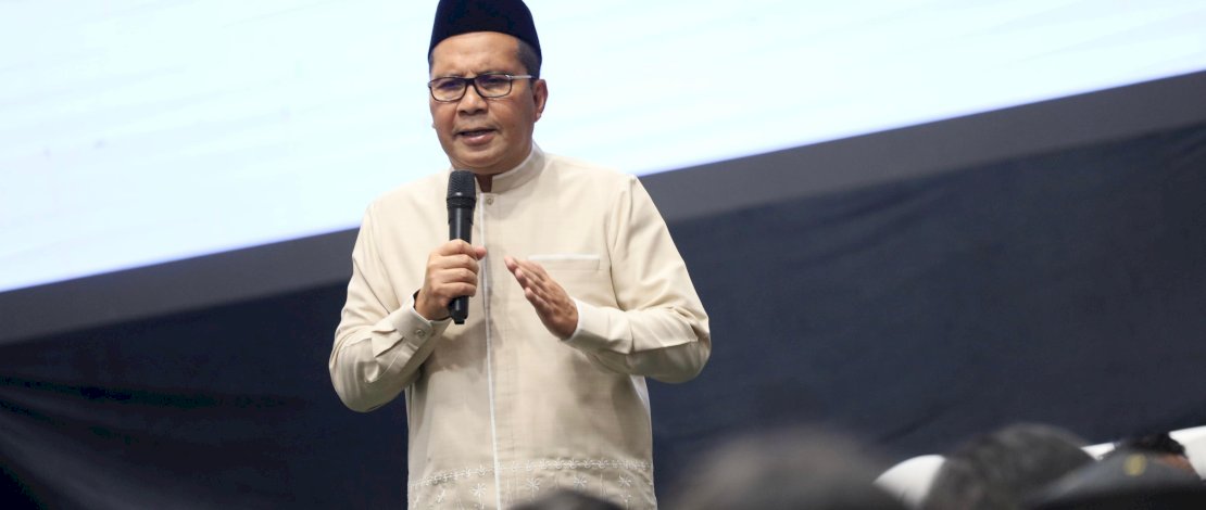Wali Kota Makassar Moh Ramdhan Pomanto mengumpulkan camat dan lurah membahas pelayanan dan penarikan retribusi persampahan, di DP Hall Jalan Amirullah, Sabtu, 16 Maret 2024.
