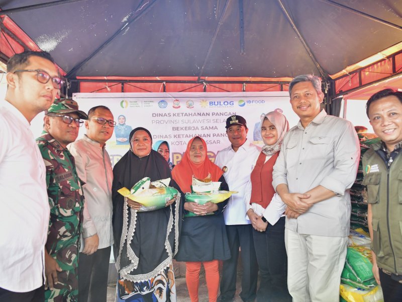 Pj Gubernur Bahtiar Lanjutkan Peninjauan Safari Ramadan Gerakan Pangan Murah  Makassar di Tiga Titik