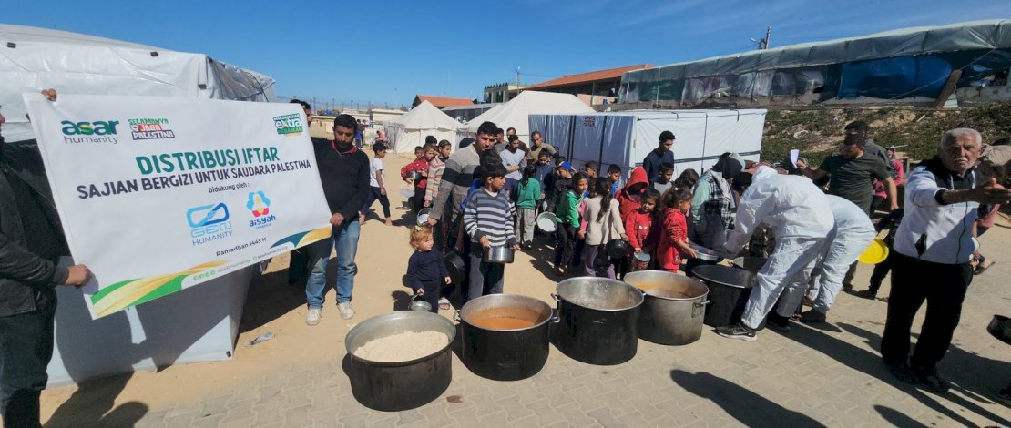 Gen Humanity Indonesia menyalurkan paket buka puasa dan sahur untuk warga Palestina.