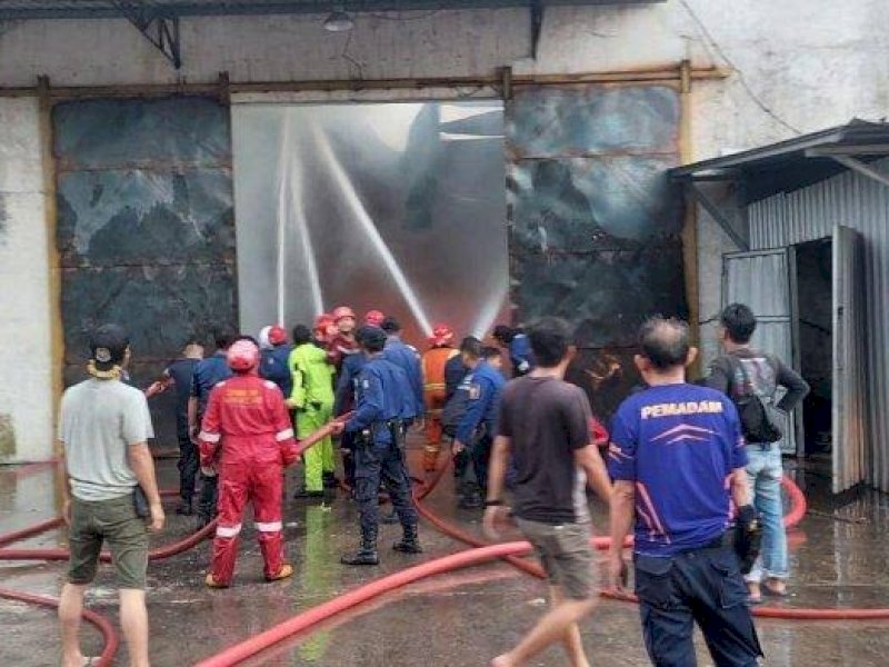 Gudang Grosir di Makassar Terbakar, Kerugian Capai Rp20 Miliar