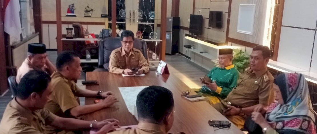 Rapat Koordinasi Terbatas (Rakortas) membahas teknis penyaluran bantuan korban selamat dalam tragedi karamnya kapal motor Yuiee Jaya 02 dipimpin Wakil Bupati Selayar, Saiful Arif, di ruang kerjanya, Senin, 18 Maret 2024.