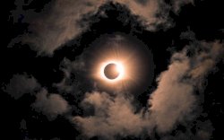 Gerhana Matahari Total Jelang Idul Fitri: Bisa Dilihat di Indonesia?