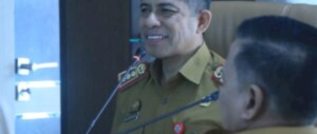 Sekda Jeneponto, Muh Arifin Nur, memimpin rapat bersama Tim Pelaksana TPP untuk membahas upaya percepatan pembayaran THR dan TPP, di ruang rapat Sekda, Selasa, 19 Maret 2024.