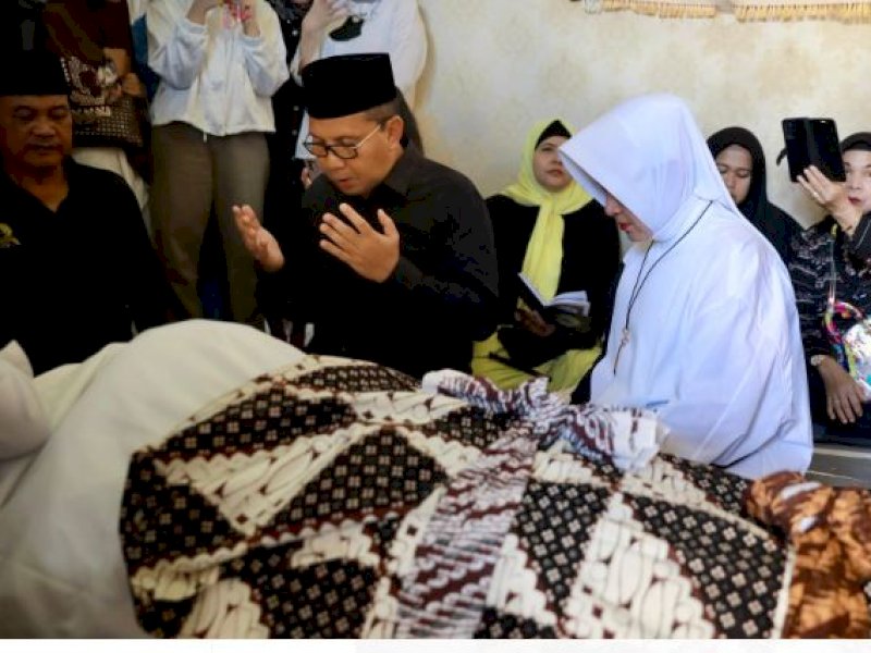 Danny Pomanto Melayat ke Rumah Duka Donny Kesuma, Sahabatnya Sejak Remaja