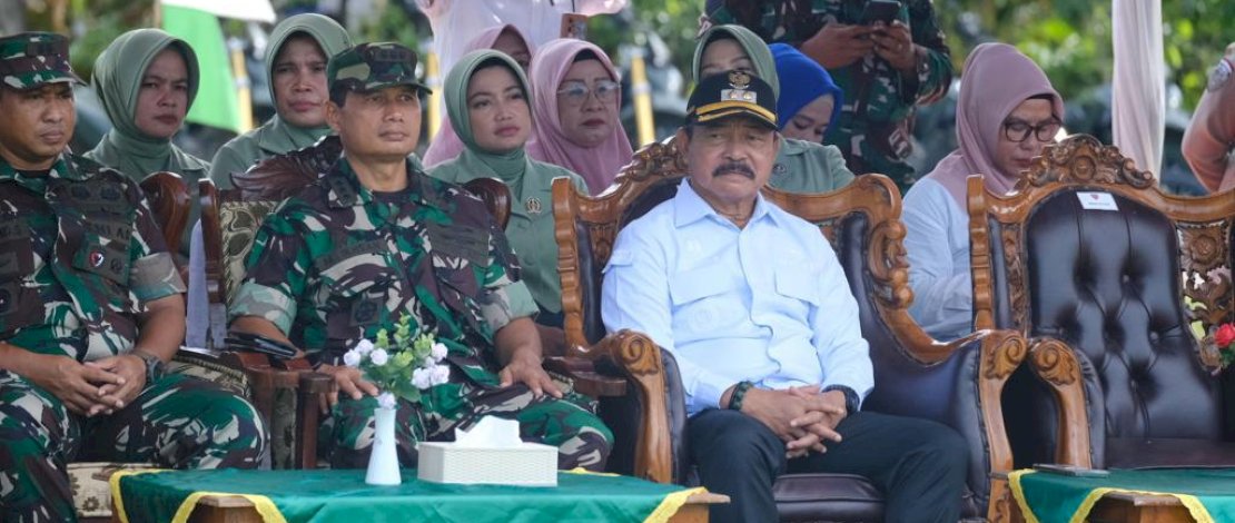 Wakil Bupati Gowa Abdul Rauf Malaganni menghadiri Upacara Penutupan Tentara Manunggal Membangun Desa (TMMD) Ke-119 Tahun 2024, di Lapangan Sepak Bola Desa Panaikang, Kecamatan Pattallassang, Rabu, 20 Maret 2024. Wakil Bupati Gowa Abdul Rauf Malaganni menghadiri Upacara Penutupan Tentara Manunggal Membangun Desa (TMMD) Ke-119 Tahun 2024, di Lapangan Sepak Bola Desa Panaikang, Kecamatan Pattallassang, Rabu, 20 Maret 2024.