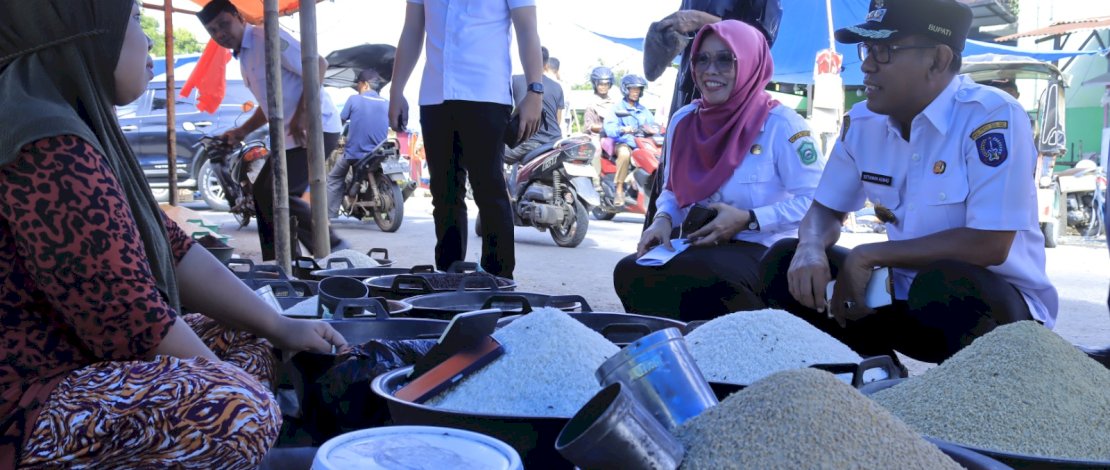 Pj Bupati Takalar, Setiawan Aswad, melakukan sidak pasar di pasar tradisional Pattallassang, Kecamatan Pattallassang, Kabupaten Takalar, Rabu, 20 Maret 2024. Pj Bupati Takalar, Setiawan Aswad, melakukan sidak pasar di pasar tradisional Pattallassang, Kecamatan Pattallassang, Kabupaten Takalar, Rabu, 20 Maret 2024.