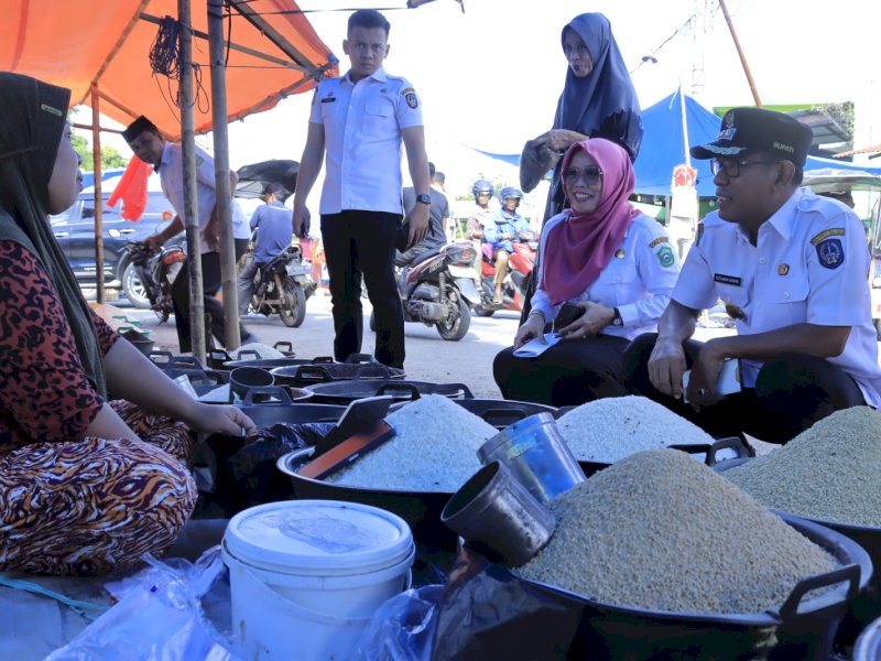 Pastikan Ketersediaan Bahan Pokok di Bulan Ramadan, Pj Bupati Takalar Sidak Pasar