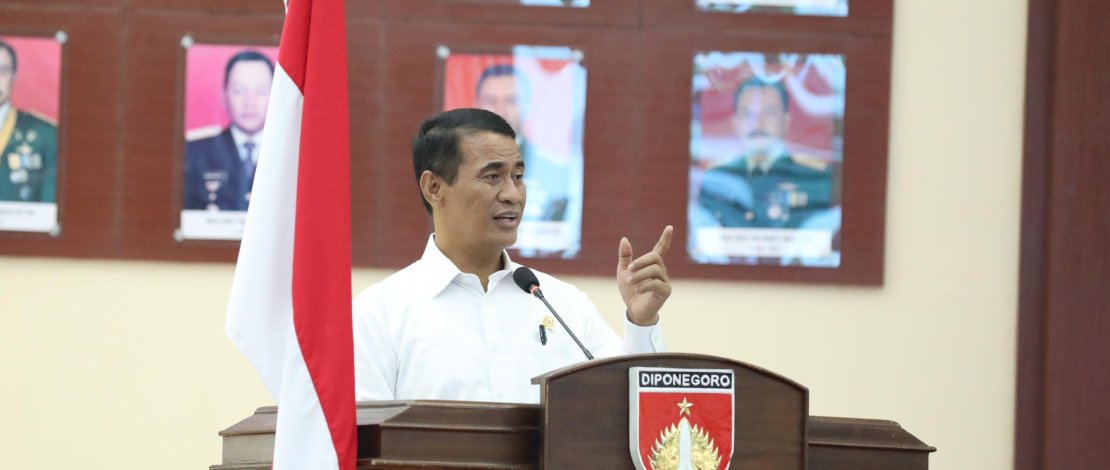 Mentan Amran memimpin Rapat Koordinasi Optimalisasi Lahan Melalui Pompanisasi di Aula Makodam IV/Diponegoro, Semarang. Mentan Amran memimpin Rapat Koordinasi Optimalisasi Lahan Melalui Pompanisasi di Aula Makodam IV/Diponegoro, Semarang.