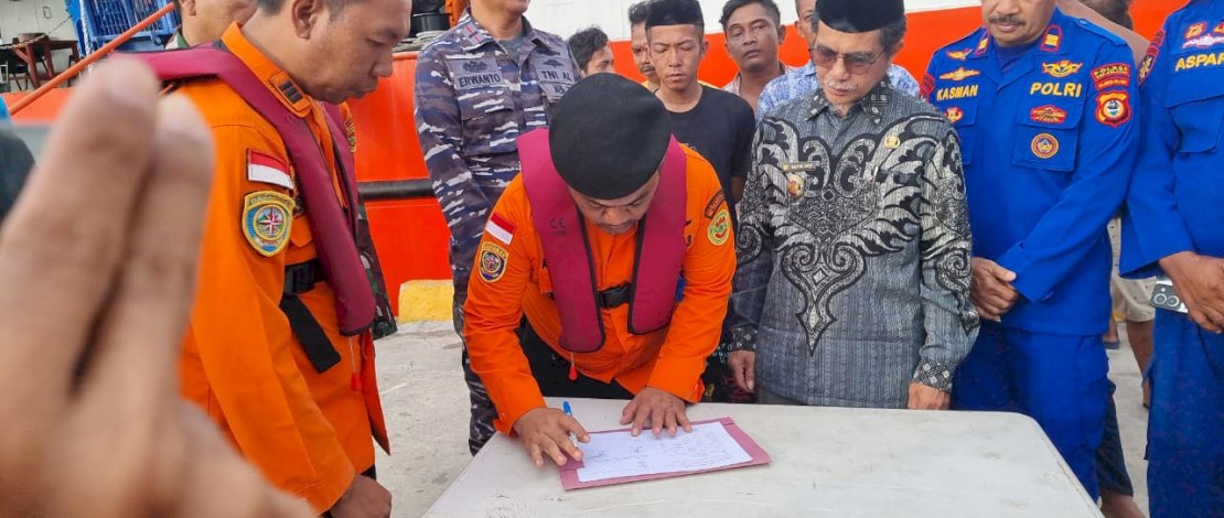 Penandatangan berita acara serah terima korban selamat kepada pemerintah setempat, yang kemudian dilanjutkan dengan penutupan operasi SAR bersama dengan seluruh potensi SAR yang terlibat.