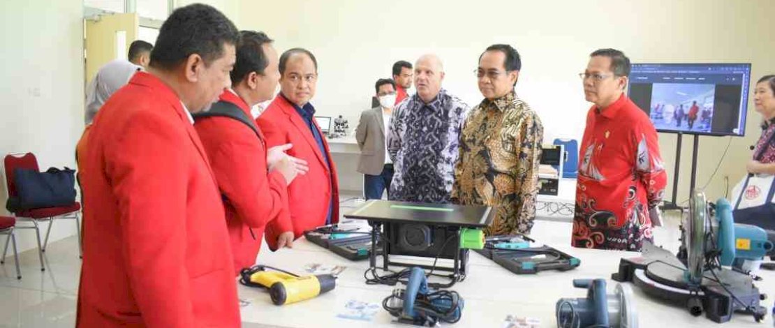 Rektor Unhas, Prof. Dr. Ir. Jamaluddin Jompa, M.Sc., menerima langsung kunjungan dari Jeffery P. Cohen selaku USAID Indonesia Mission Director, Rabu 20 Maret 2024. (ist)