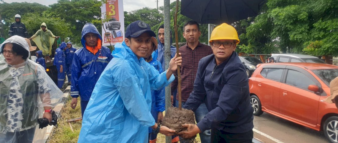 Dinas Pemuda dan Olahraga (Dispora) Kota Makassar bersama Dinas Lingkungan Hidup (DLH) melakukan penanaman pohon untuk menghijaukan Makassar. Dinas Pemuda dan Olahraga (Dispora) Kota Makassar bersama Dinas Lingkungan Hidup (DLH) melakukan penanaman pohon untuk menghijaukan Makassar.