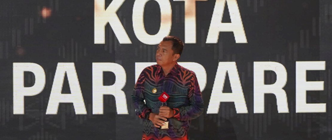 Penjabat (Pj) Wali Kota Parepare, Dr. Akbar Ali menerima penghargaan prestisius CNN Indonsia Award 2024, atas keberhasilannya dalam pembangunan kota. Penjabat (Pj) Wali Kota Parepare, Dr. Akbar Ali menerima penghargaan prestisius CNN Indonsia Award 2024, atas keberhasilannya dalam pembangunan kota.