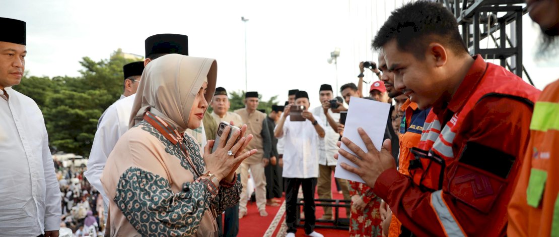 Danny Pomanto Buka Puasa Bersama Ribuan Anak Yatim dan Kaum Duafa Danny Pomanto Buka Puasa Bersama Ribuan Anak Yatim dan Kaum Duafa