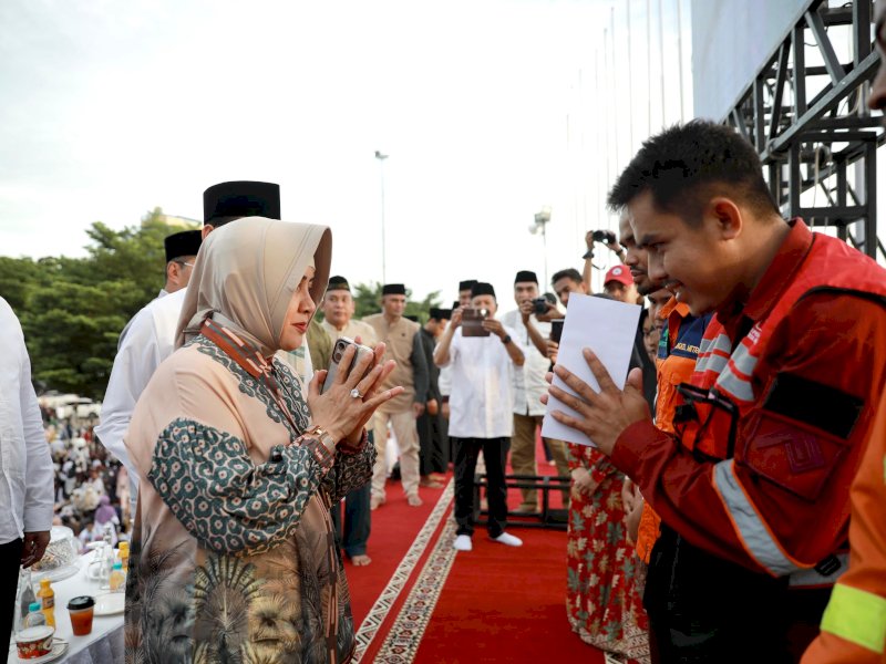 Danny Pomanto Buka Puasa Bersama Ribuan Anak Yatim dan Kaum Duafa