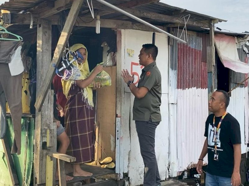 Sulsel Ramadan Berbagi Bahagia, Disbudpar Sulsel Door To Door Bagikan Bingkisan 