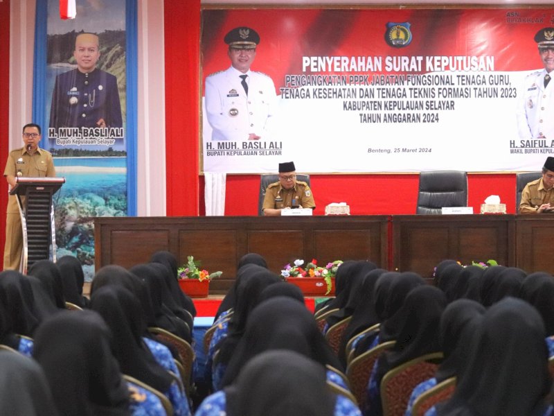 Bupati Basli Ali Serahkan SK Pengangkatan 258 PPPK
