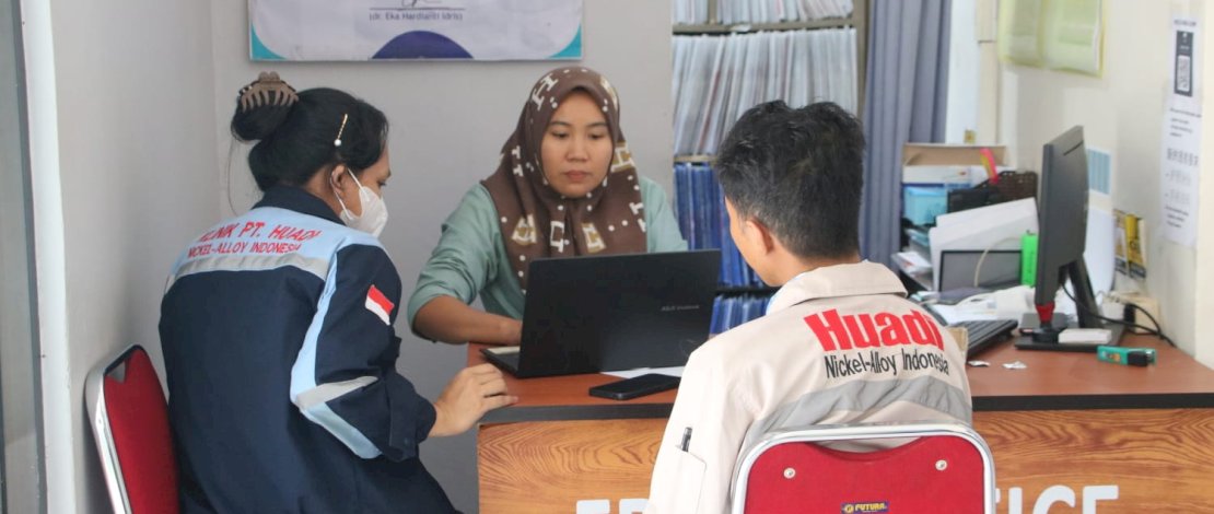 Karyawan Huadi Group mengikuti tes skrining kesehatan untuk mengetahui adanya resiko terjadinya penyakit kronis seperti Diabetes Melitus, Hipertensi dan lainnya. Karyawan Huadi Group mengikuti tes skrining kesehatan untuk mengetahui adanya resiko terjadinya penyakit kronis seperti Diabetes Melitus, Hipertensi dan lainnya.