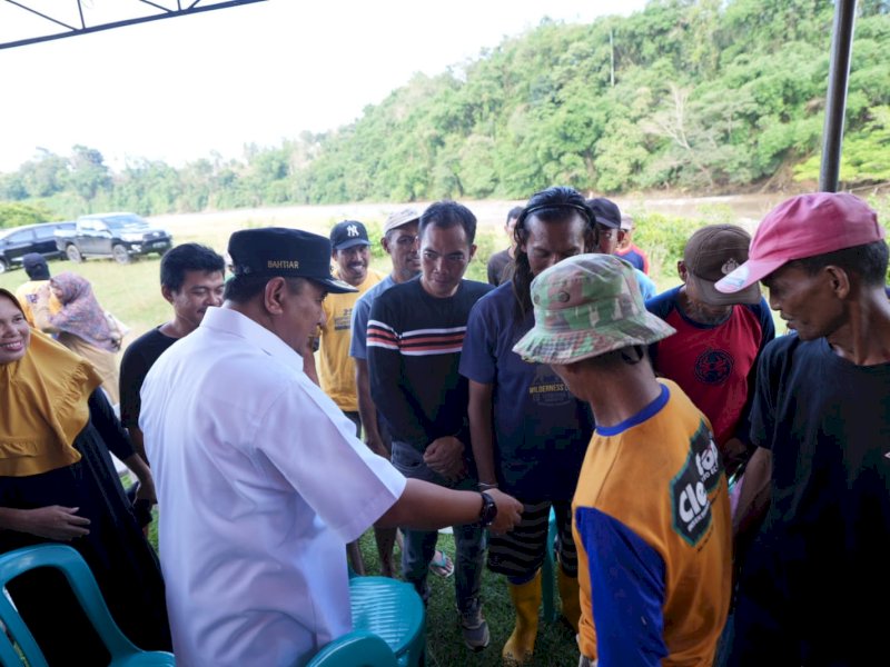 Ngobrol Santai di Pinggir Sungai, Pj Gubernur Bahtiar Sampaikan Potensi Bone sebagai Sentra Budidaya Sukun di Indonesia