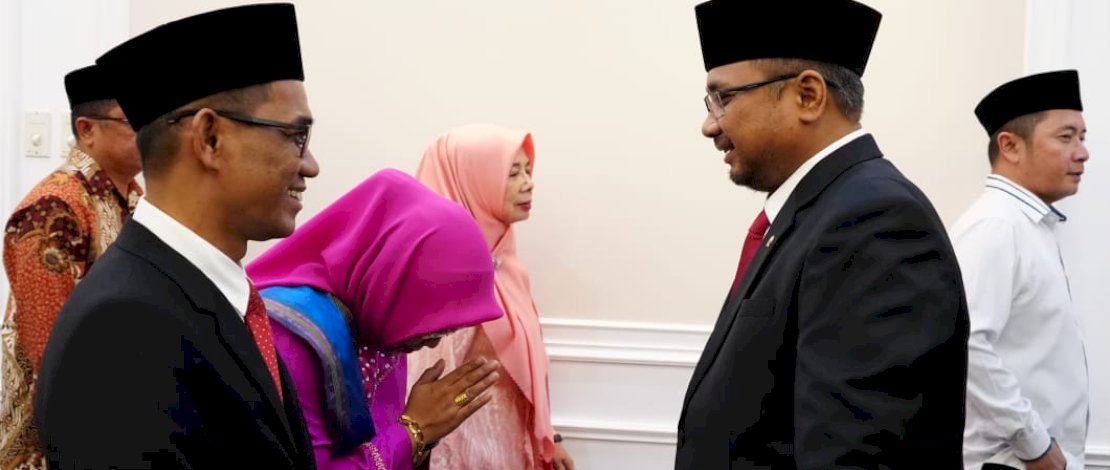 Menteri Agama RI, Gus Men Yaqut Cholil Qoumas, resmi melantik Muhammad Tonang, sebagai Kepala Kantor Wilayah Kementerian Agama (Kemenag) Provinsi Sulawesi Selatan (Sulsel). Menteri Agama RI, Gus Men Yaqut Cholil Qoumas, resmi melantik Muhammad Tonang, sebagai Kepala Kantor Wilayah Kementerian Agama (Kemenag) Provinsi Sulawesi Selatan (Sulsel).