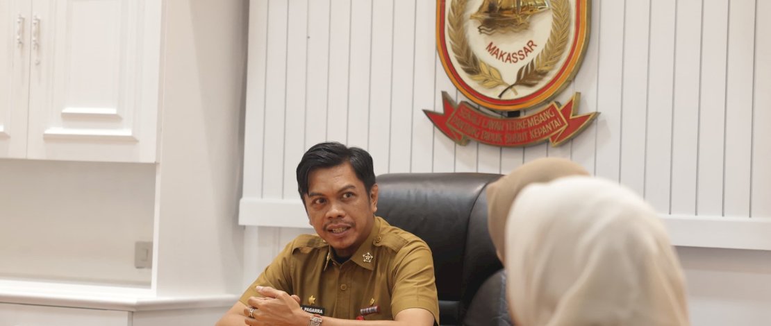 Penjabat Sekda Kota Makassar, Firman Hamid Pagarra, menerima kunjungan audiensi dari Perkins School, di Ruang Kerjanya di Balaikota, Selasa, 26 Maret 2024.