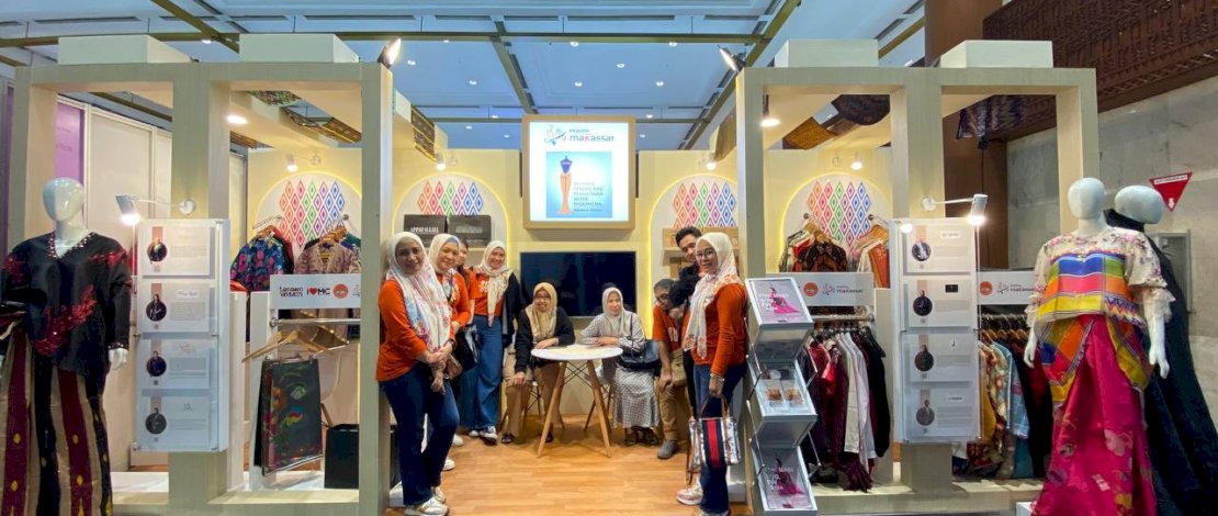 Dinas Pariwisata Kota Makassar berkolaborasi dengan Asosiasi Perancang Pengusaha Mode Indonesia (APPMI) Sulawesi Selatan dalam mempromosikan karya delapan desainer lokal Kota Makassar pada ajang Indonesia Fashion Week (IFW) 2024.