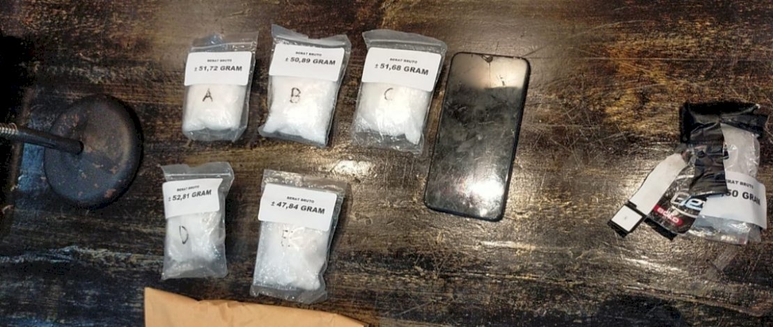 Barang bukti narkotika yang disita polisi dari ketiga pelaku.